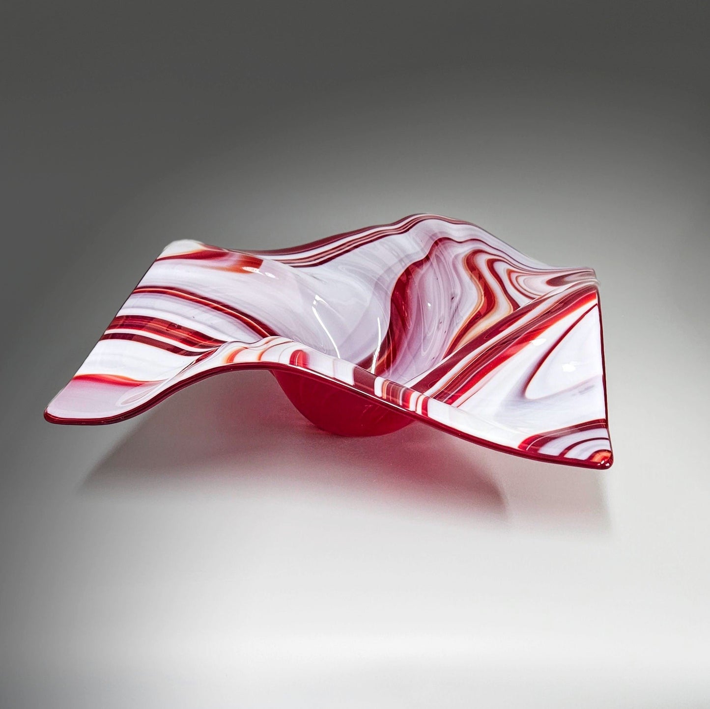 Glass Wave Bowl in Red and White