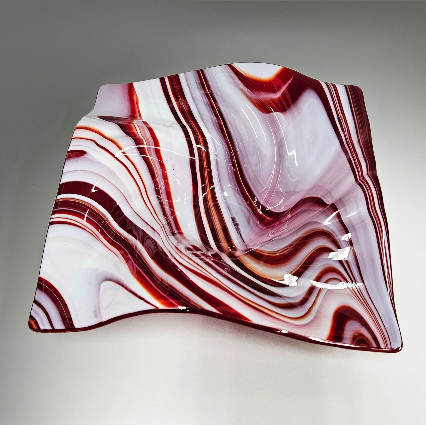 Glass Wave Bowl in Red and White