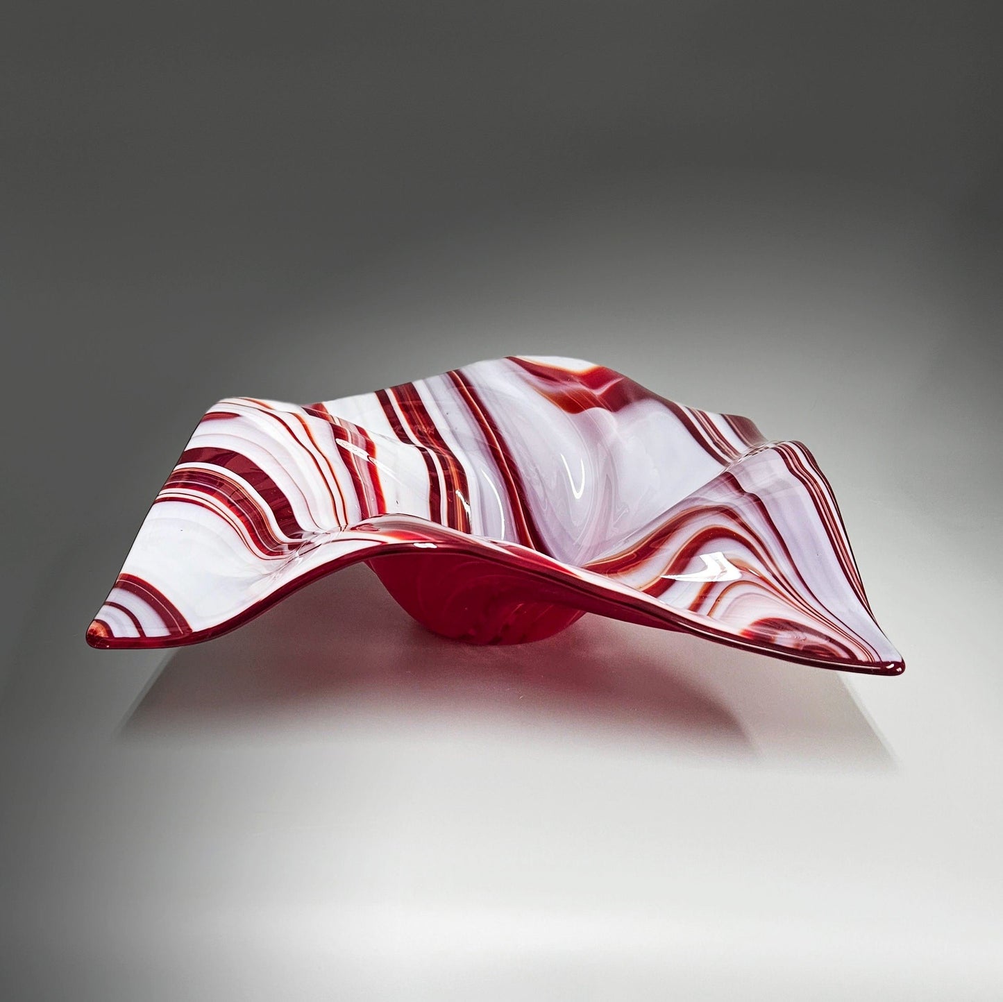 Glass Wave Bowl in Red and White